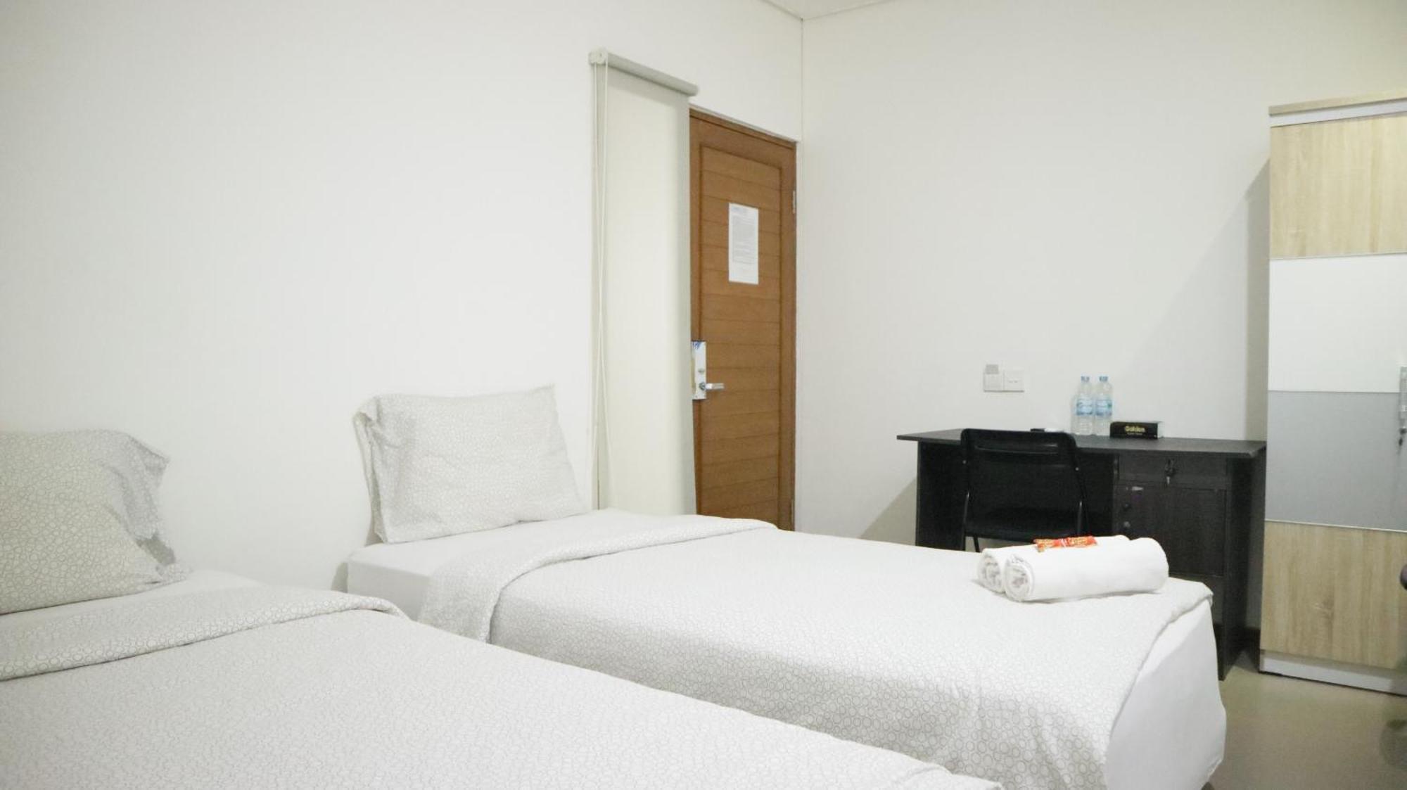 Proven Living Hotel Bandung Exterior photo