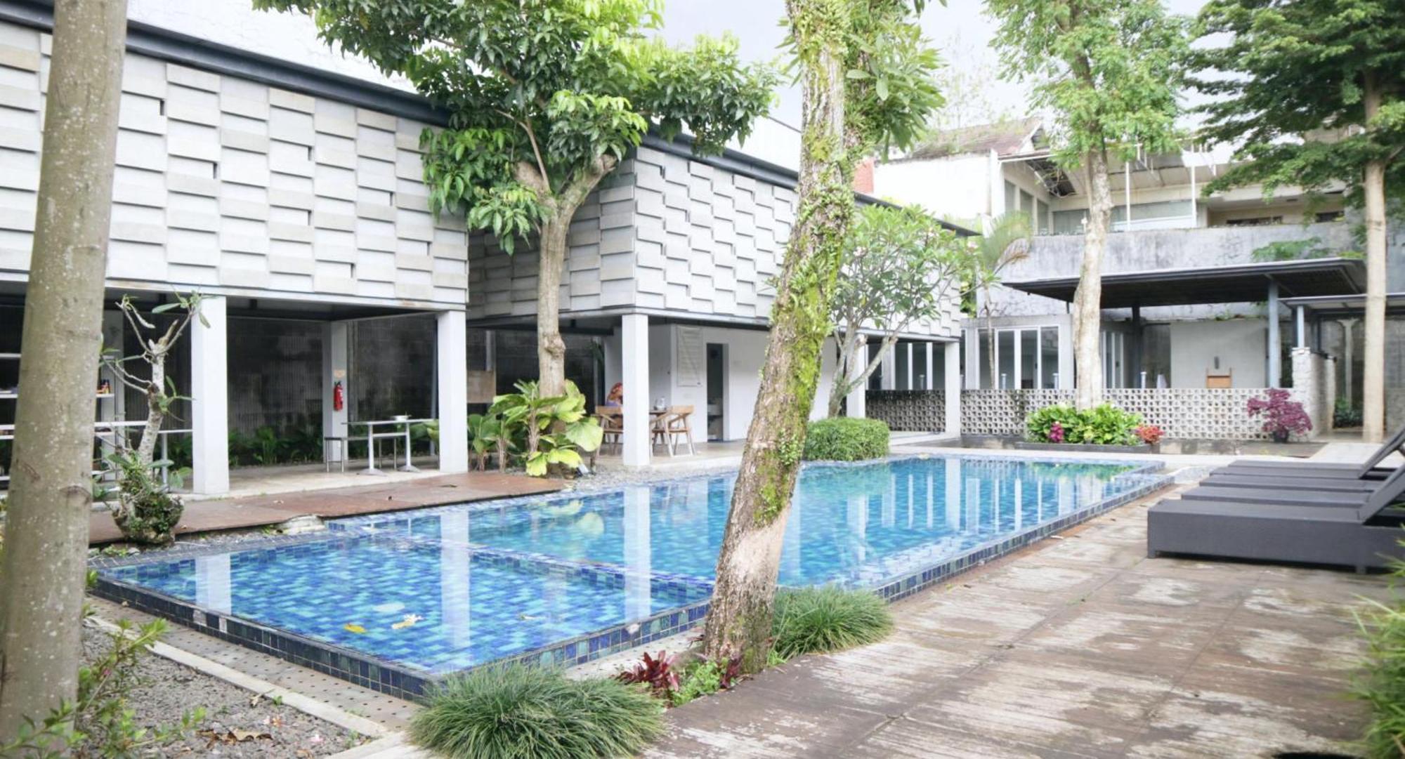 Proven Living Hotel Bandung Exterior photo