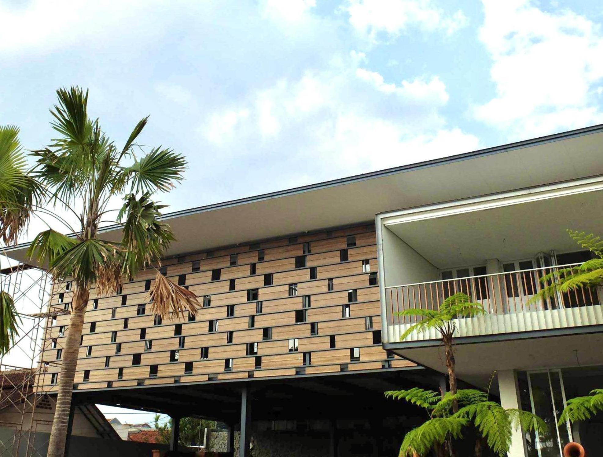 Proven Living Hotel Bandung Exterior photo